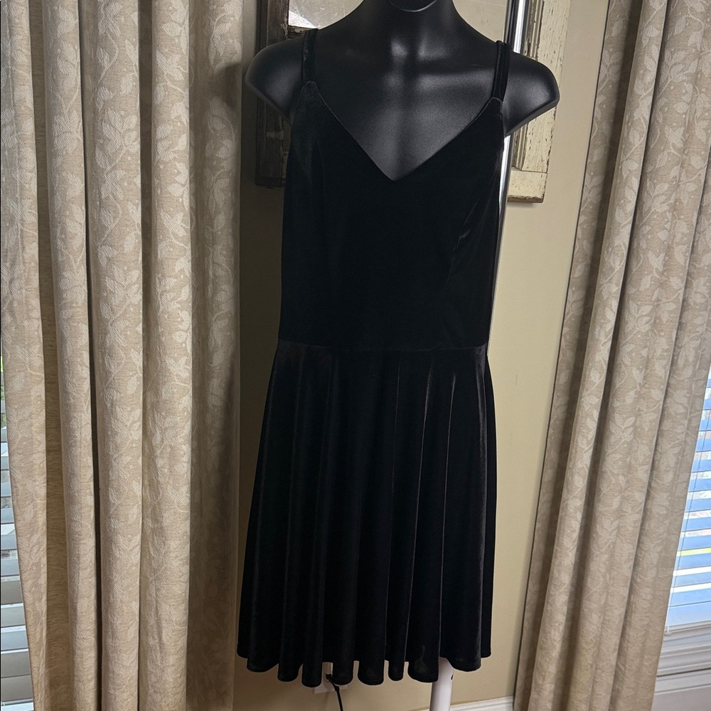 B. Darlin in size 7/8 Elegant Black Velvet Dress